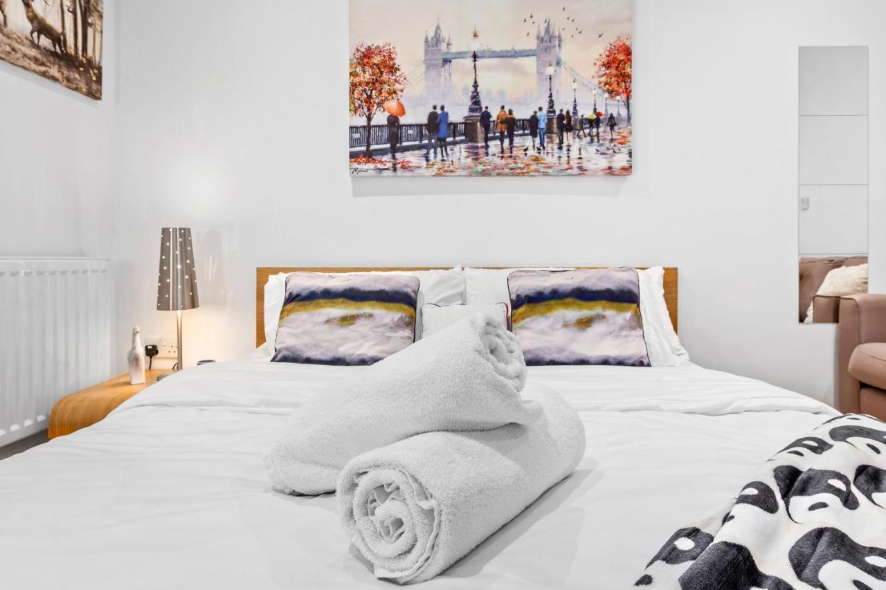 3-Bedroom Flat In London Sleeps 14 Hy1 Екстер'єр фото