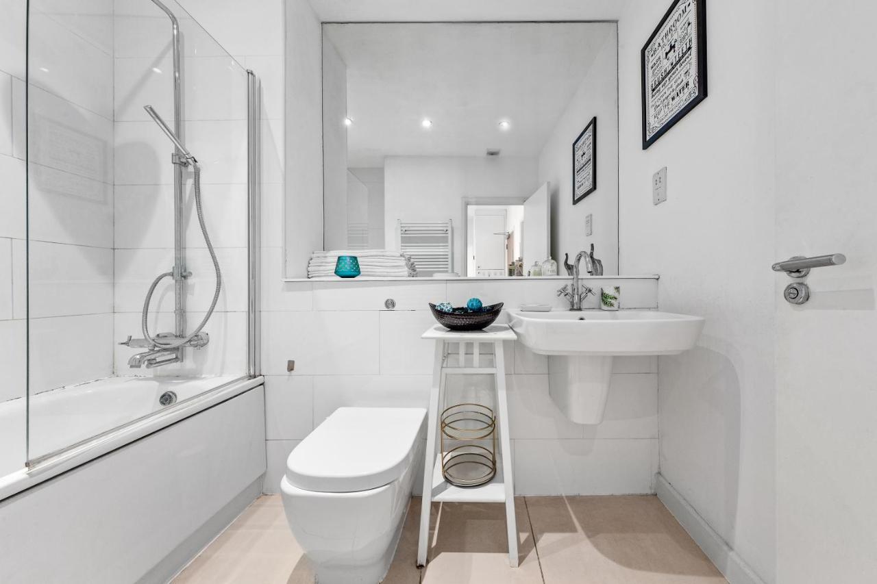 3-Bedroom Flat In London Sleeps 14 Hy1 Екстер'єр фото